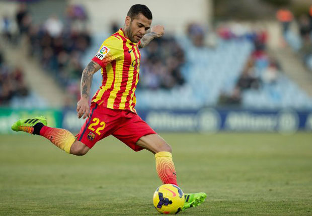 \"Барса\" готова продать Алвеса за 15 млн. евро