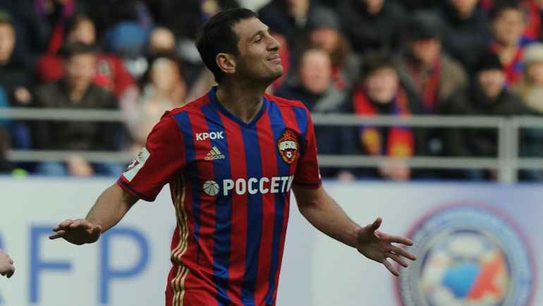 Дзагоев и Фернандес поздравили с Новым годом