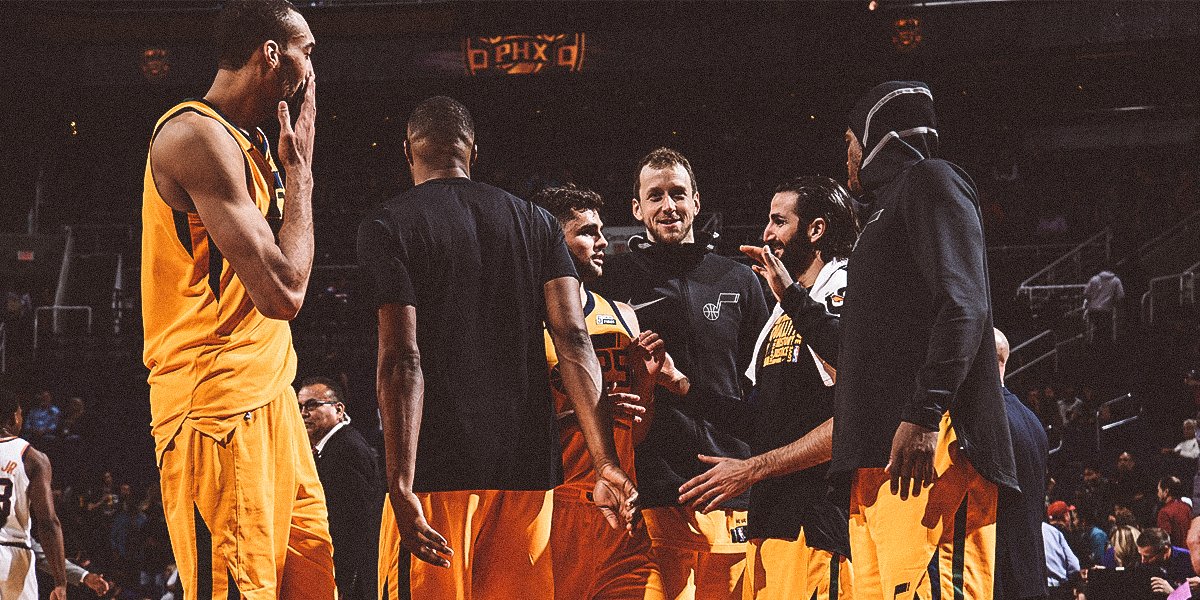 \"Финикс\" разгромно проиграл \"Юте\"