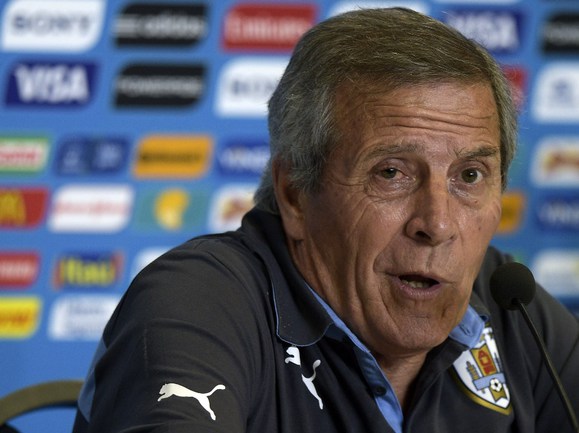 Табарес признал, что Уругвай по делу уступил Мексике