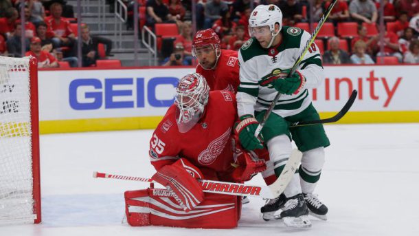 \"Миннесота Уайлд\" дома разгромила \"Детройт Ред Уингз\"