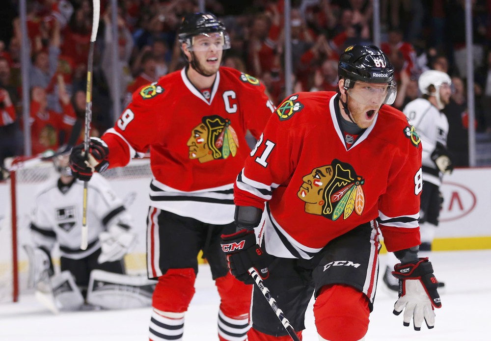 НХЛ. \"Чикаго\" и \"Бостон\" победили в первых матчах финалов конференций