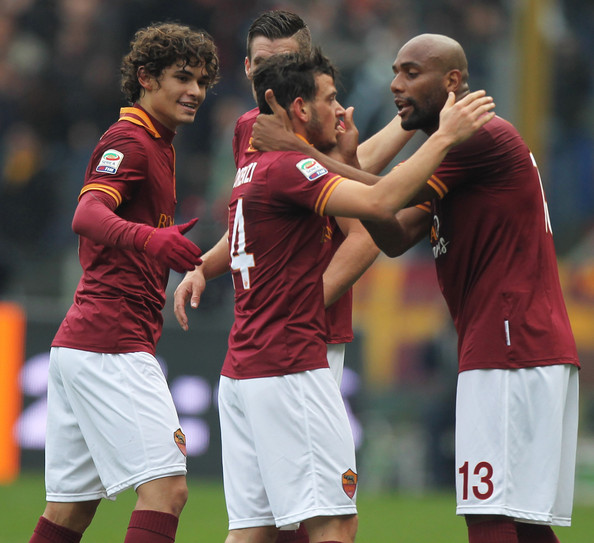 \"Рома\" собирается продлить контракты с Майконом и Флоренци