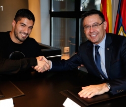 Официально: Суарес подписал с Барселоной новый контракт
