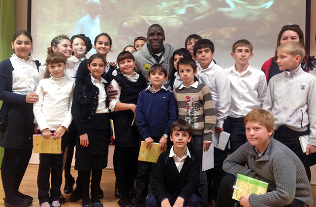 Игроки \"Анжи\" переквалифицируются в учителей