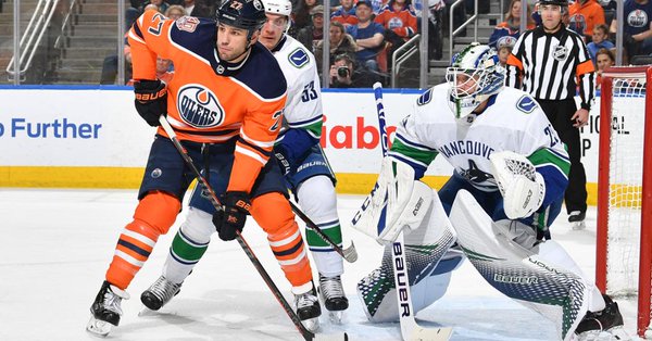 \"Ванкувер\" в гостях одолел \"Эдмонтон\"