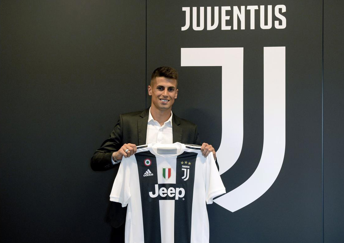 \"Ювентус\" приобрел Жоау Канселу