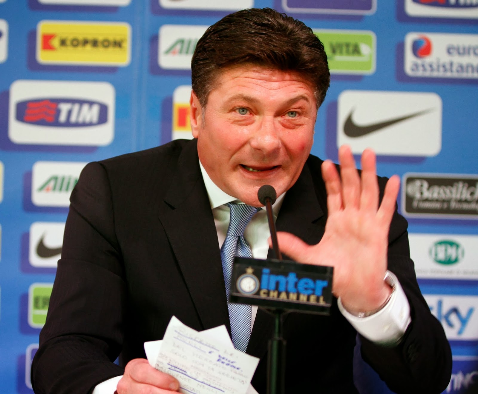 Миланский \"Интер\" хочет уволить Маццарри