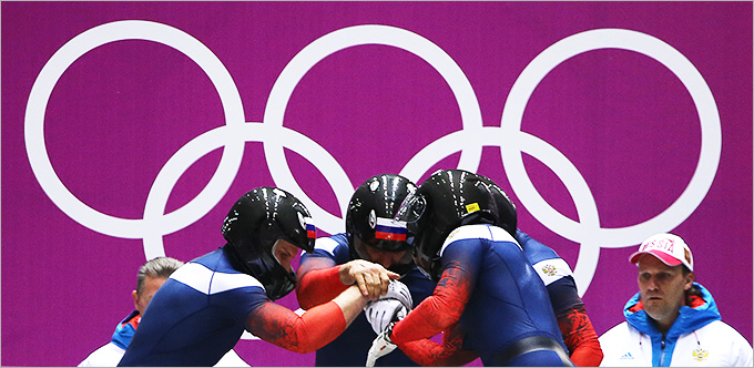 Экипаж Зубкова завоевал золотую медаль на Играх в Сочи-2014