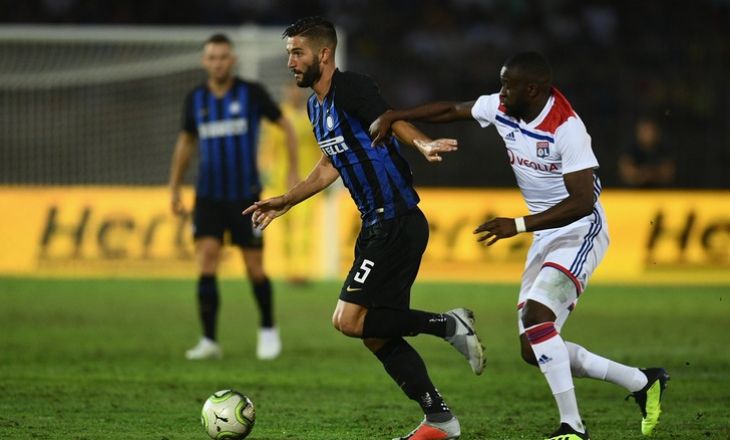 \"Лион\" минимально уступил \"Интеру\"