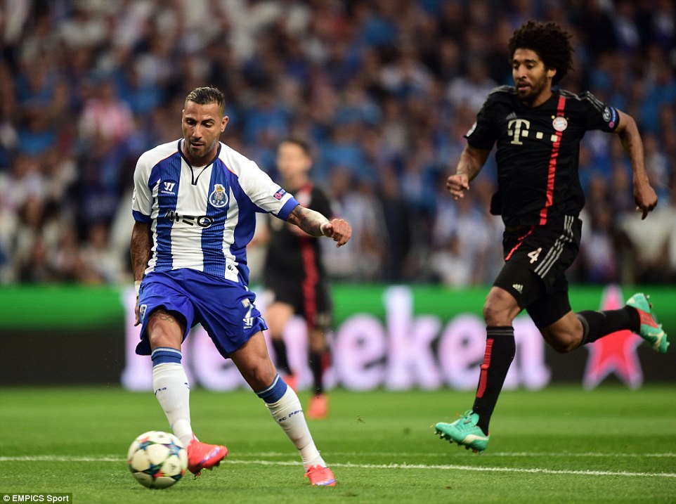 Беккенбауэр унизил защитника \"Баварии\"