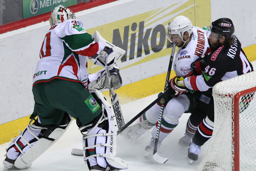 \"Трактор\" сокращает отставание в серии с \"Ак Барсом\"