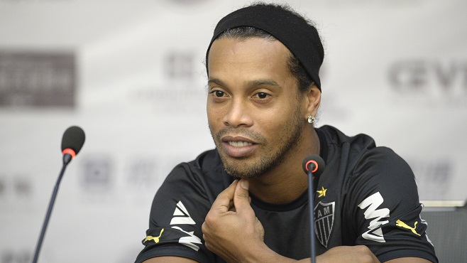 Роналдиньо хотел бы поиграть в России