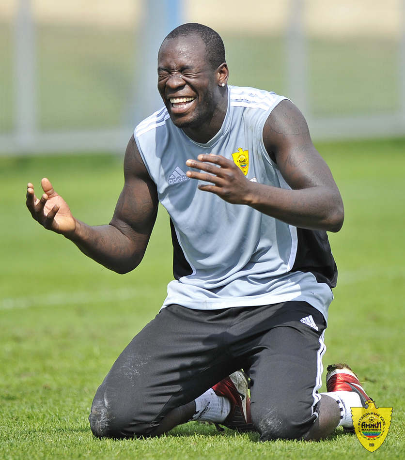 \"Анжи\" готов заплатить за защитника \"КПР\" 12 миллионов евро