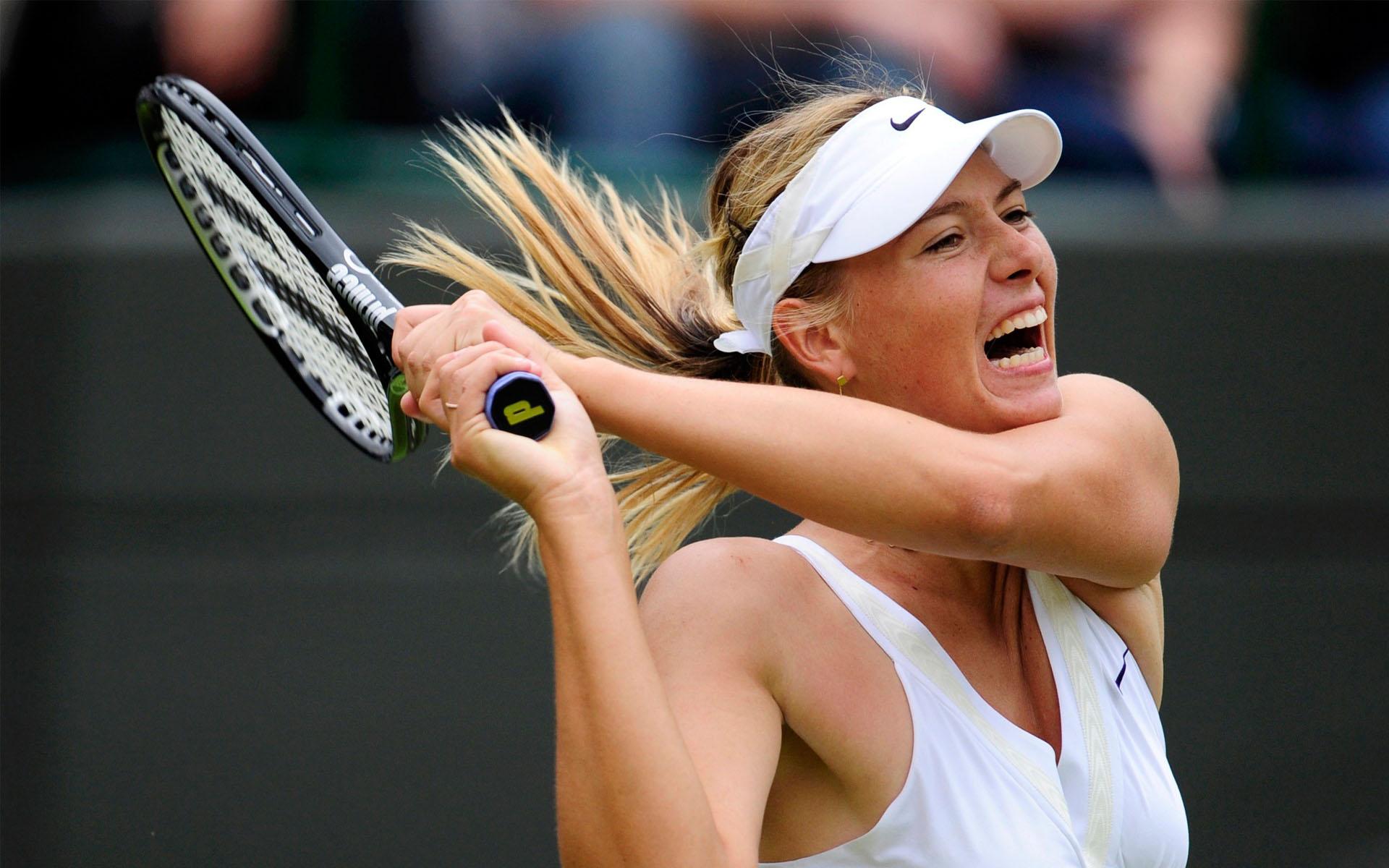 Шарапова снялась с турнира в Торонто