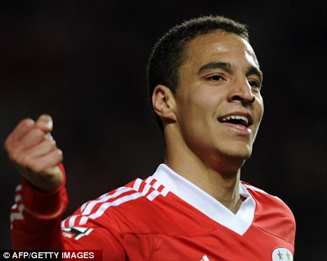 \"Анжи\" проявляет интерес к форварду \"Бенфики\"