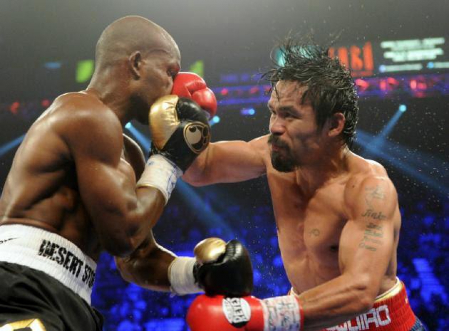 Чемпион мира по боксу признался, что хотел наложить на себя руки