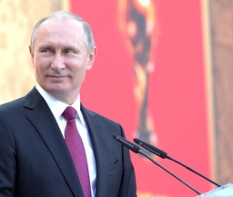 Путин: Болельщики ждут, что футболисты России покажут достойную игру