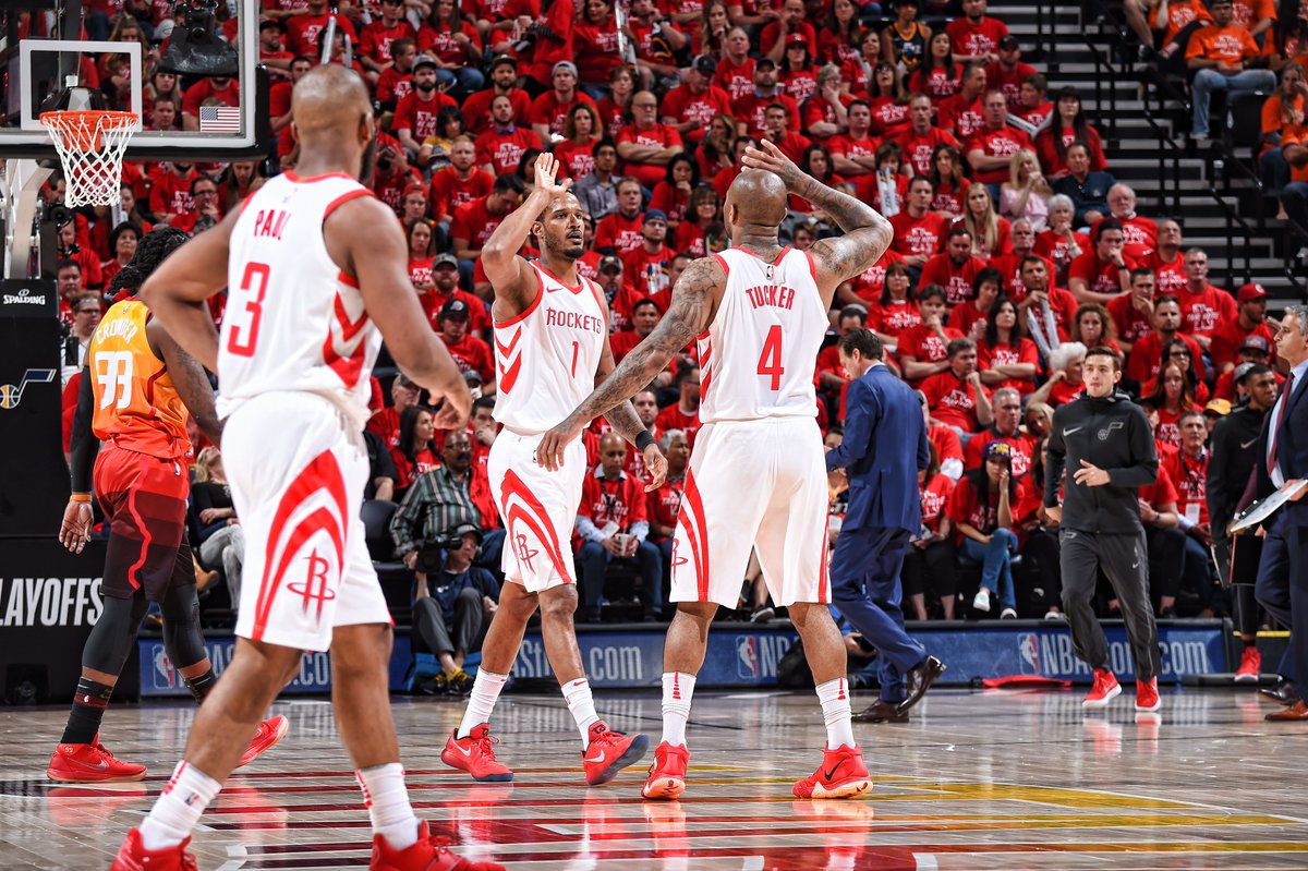 \"Юта\" разгромно проиграла \"Хьюстону\"