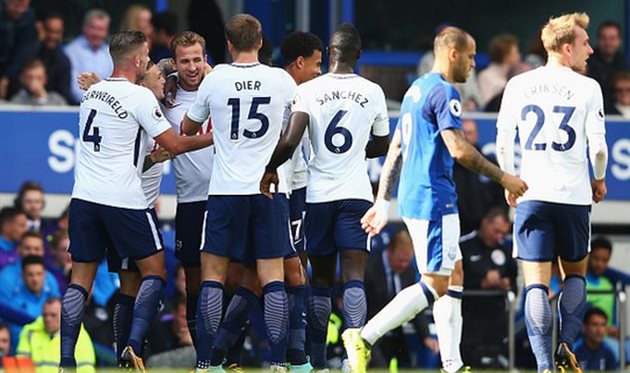 \"Тоттенхэм\" разбирается с \"Эвертоном\"