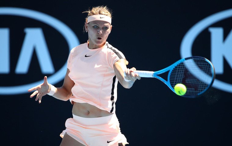 Мельникова в трех сетах проиграла Шафаржовой