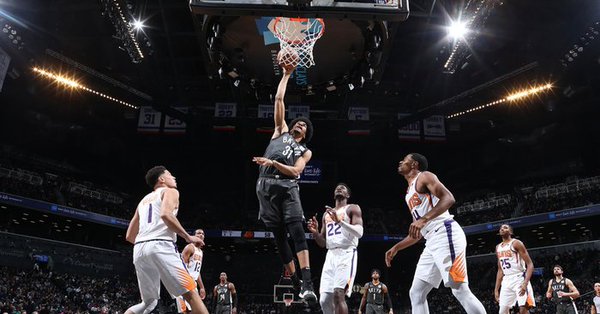 \"Бруклин\" уверенно переиграл \"Финикс\"