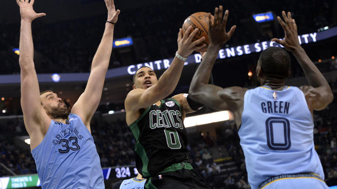 \"Бостон Селтикс\" оказались сильнее \"Мемфис Гриззлиз\"