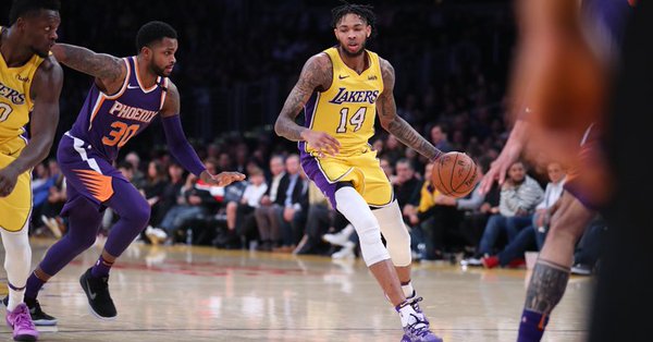 \"Лейкерс\" без проблем одолели \"Финикс\"