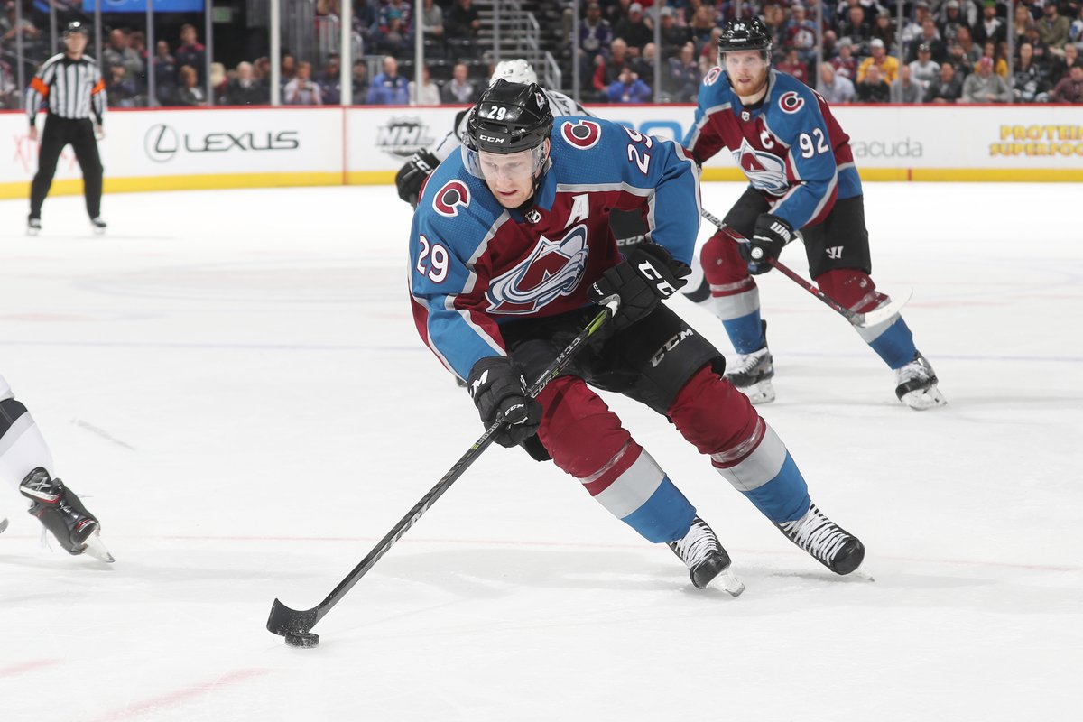 \"Колорадо\" унизительно проиграл \"Лос-Анджелесу\"