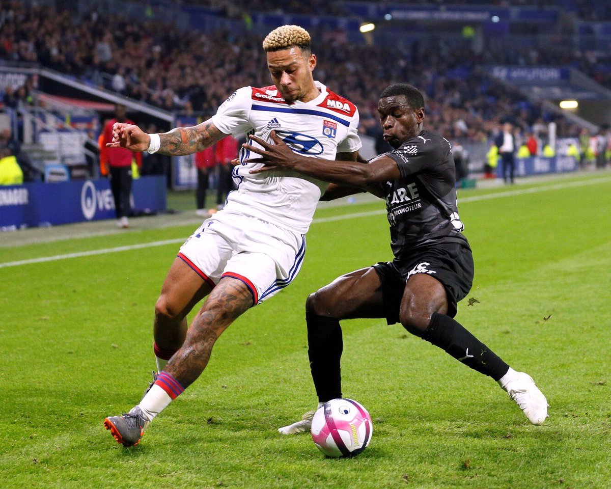 \"Лион\" добыл победу над \"Нимом\"