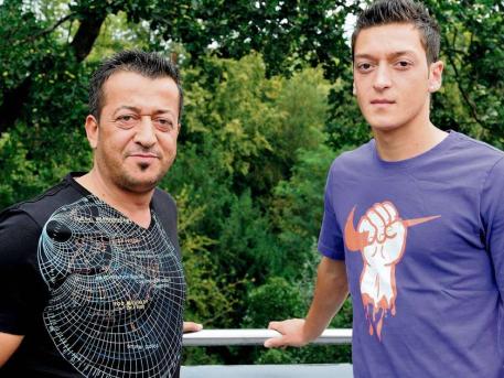 Отец Озила ответил президенту \"Реала\"