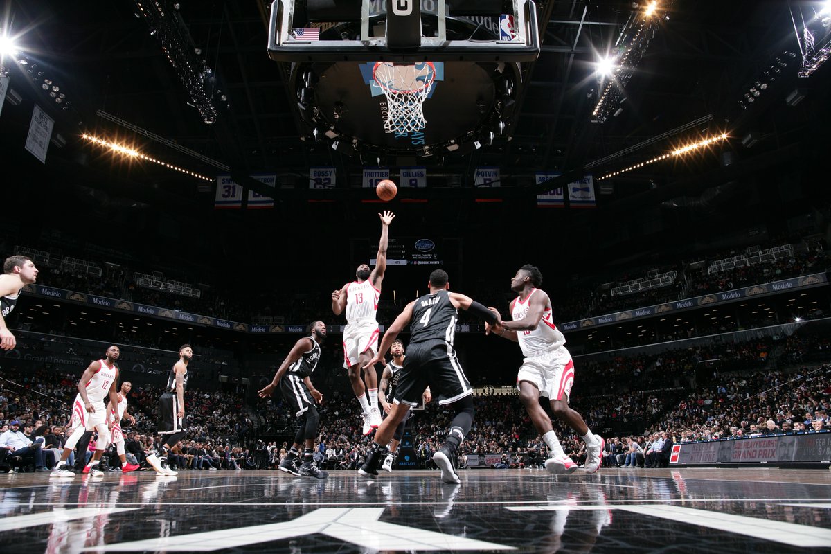 \"Бруклин\" уступил \"Хьюстону\"