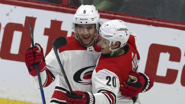 \"Каролина Харрикейнз\" разгромила \"Оттаву Сенаторз\"