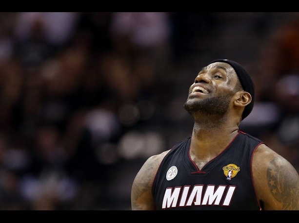 \"Король\" возвращается: ​​33 очка Джеймса помогли \"Майами\" сравнять счет в серии