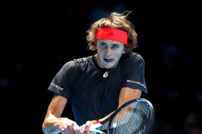 Зверев вышел в 1/2 Итогового турнира ATP, благодаря победе над Иснером