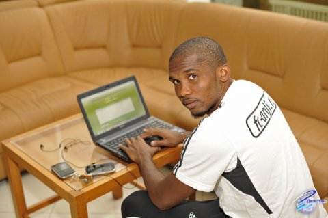 \"Челси\" готов платить лидеру \"Анжи\" 6 млн. евро в год