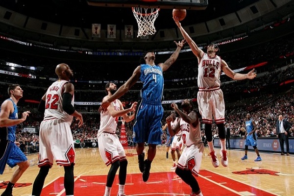 \"Чикаго Буллз\" на шесть очков переиграли \"Орландо Мэджик\"