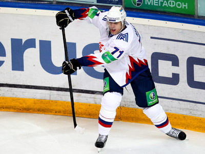 \"Магнитка\" разгромила \"Трактор\", Малкин забросил все три шайбы