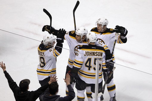 НХЛ: Разгромная победа \"Чикаго\", шатаут Худобина