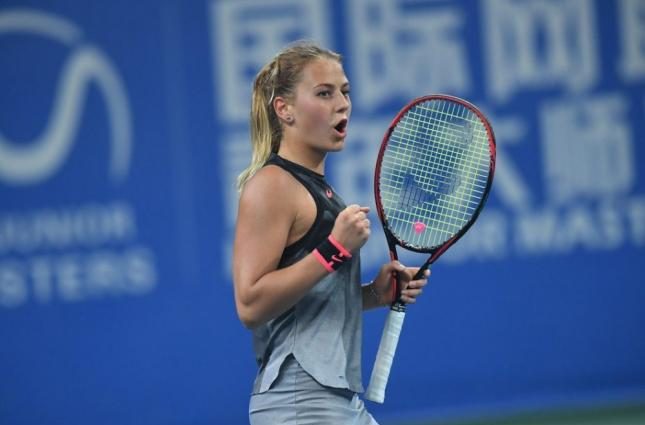 Костюк уверенно победила Лоттнер