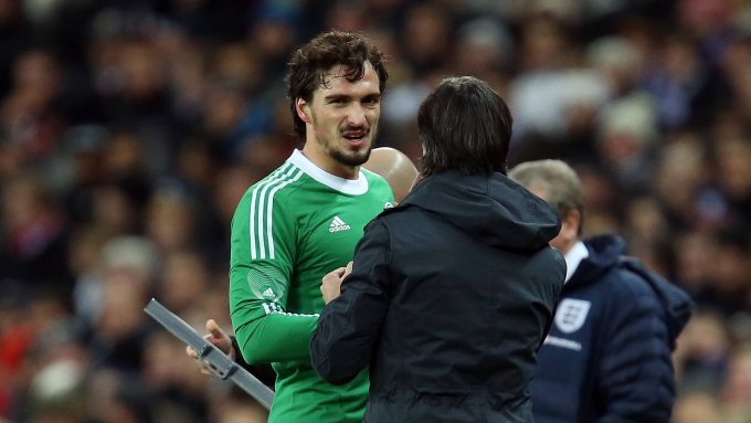 \"Боруссия Д\" сыграет против \"Баварии\" без ключевого центрбека