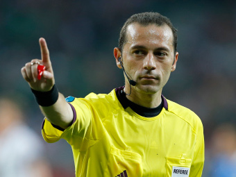 УЕФА выразила поддержку турецкому арбитру Чакыру