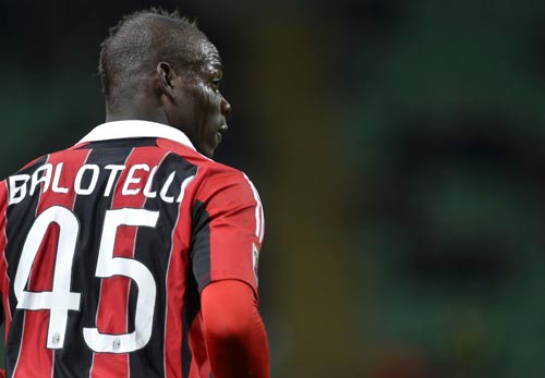 Балотелли не сыграет матч против \"Наполи\" из-за дисквалификации