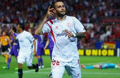 \"Барселона\" усилится хавбеком \"Севильи\"