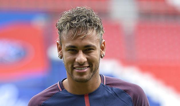 Неймар расстроен тем, что его сравнивают с Фигу