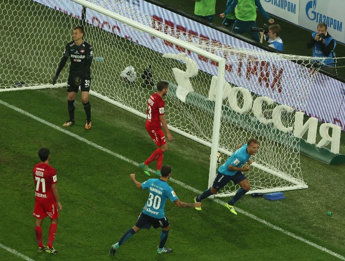 \"Зенит\" забил пять голов в ворота \"Спартака\"