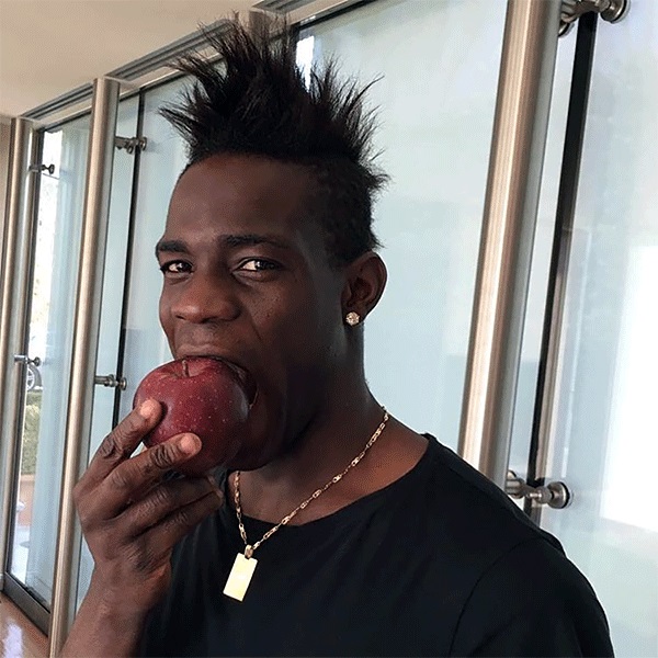 Дюгарри считает, что у Балотелли не все дома