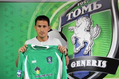 \"Томь\" усилилась защитником \"Васлуя\"