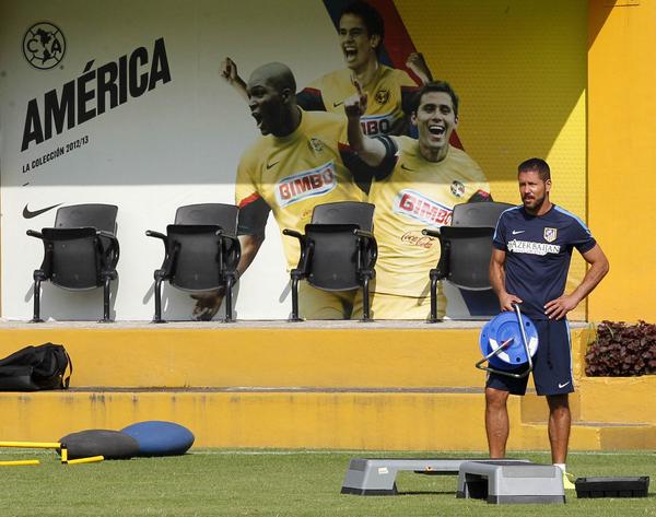 Симеоне подтвердил интерес к Чичарито