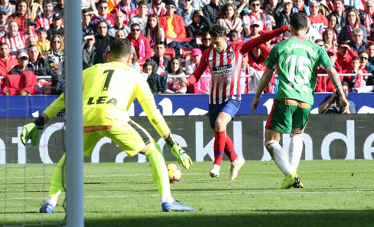 \"Атлетико\" на классе разобрался с \"Алавесом\"